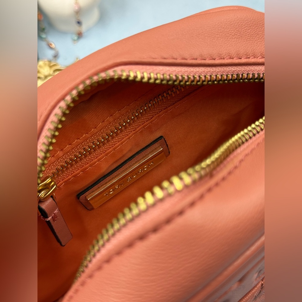 🆕 TORY BURCH 🧿 NWOT Savannah Chain Link Camera Bag, Pink Salmon AUTHENTICATED - Picture 12 of 16